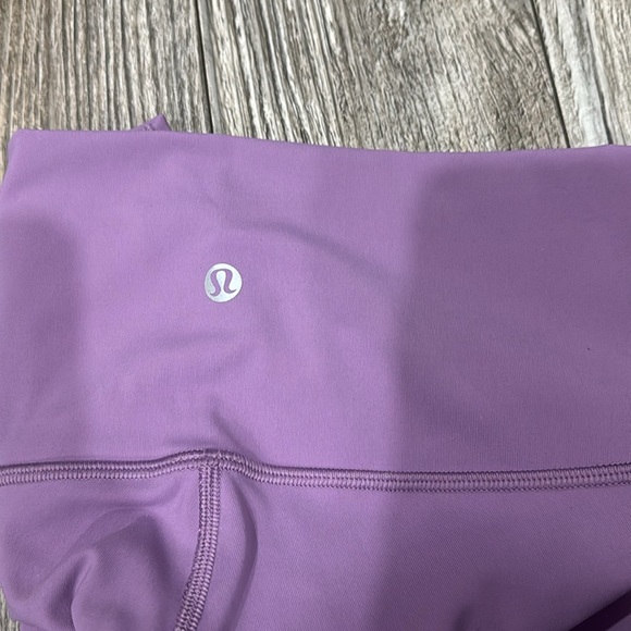 Light purple Lululemon Wunderunder leggings, size 6 - Picture 2 of 2